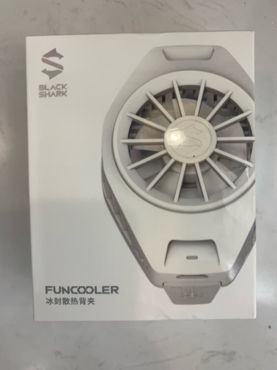 黑鲨冰封散热背夹 低音运行 秒级制冷 手机...