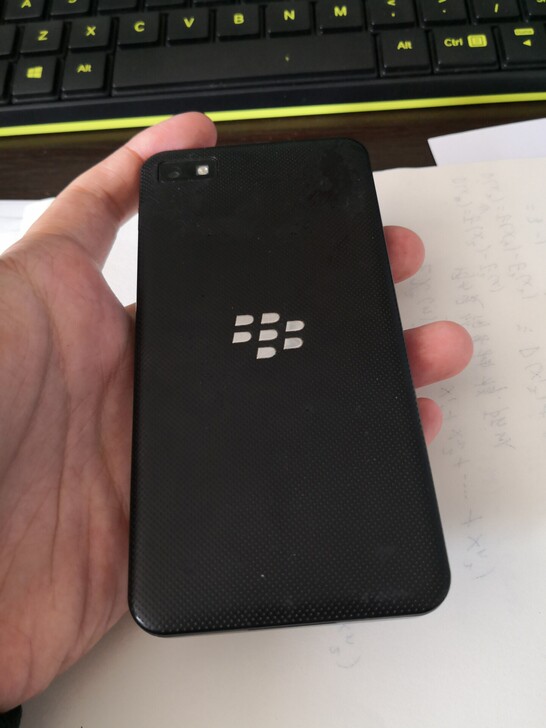 黑莓z10，已经变砖，会搞得人收吧，自定义...