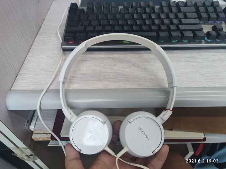 正品 索尼MDR-ZX100头戴式耳机八成...