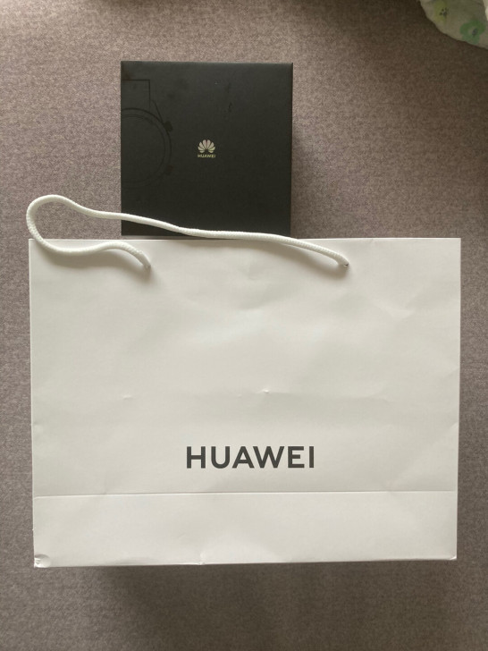 朋友送的华为手表，没有激活过，也没用过，全新