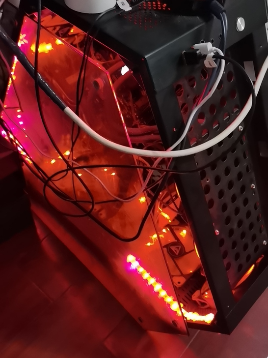 电脑机箱，三面钢化玻璃，买机箱送风扇，风扇...