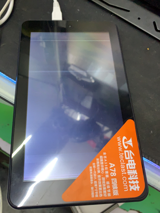 全新台电平板，膜都没撕！屏坏了！里面可以看...