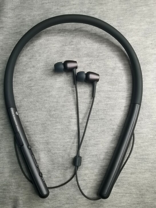 索尼蓝牙无线耳机，灰黑色，购于京东，自从换...