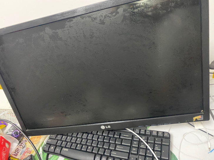 出一套电脑,显示器,机箱,键盘,鼠标。外地...