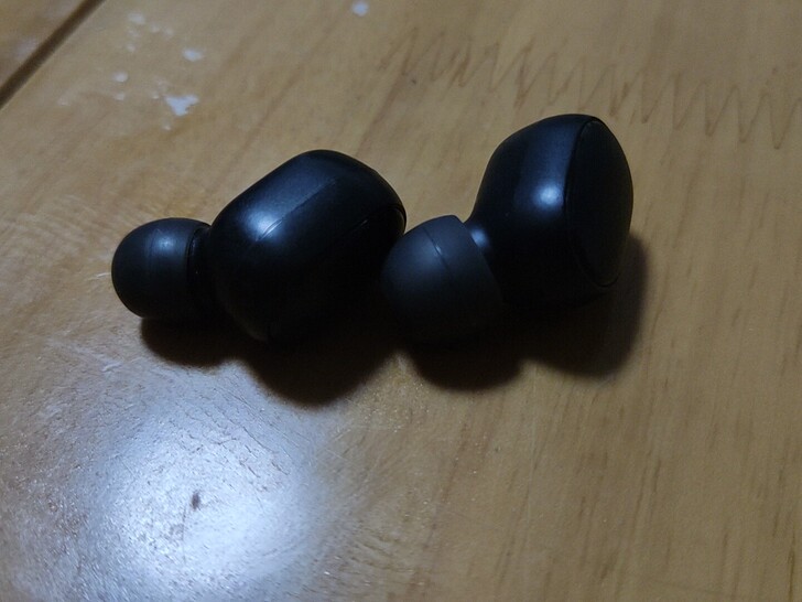 红米蓝牙耳机 充电仓骑车的时候遗失,随缘出...