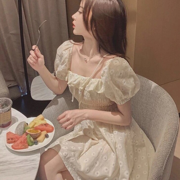 出小雏菊奶黄连衣裙,一个月前入手