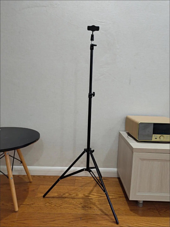 全新直播手机支架三脚架自拍杆桌面拍照便携落...