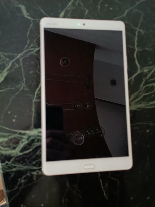 9成新,华为平板M3,4+64g内存.48...