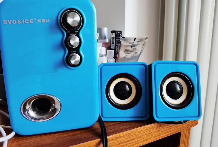 索威科音响，女生自用5年，轻度使用。