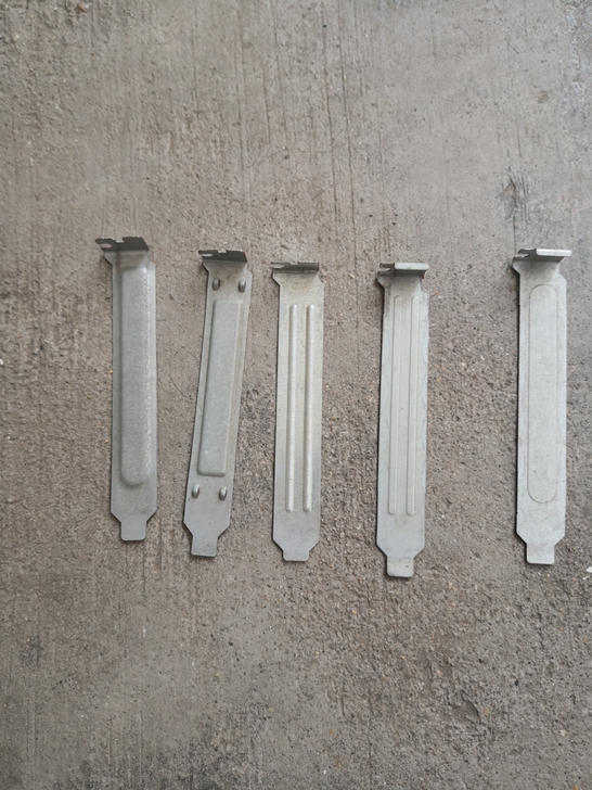 电脑主机箱，机箱显卡位挡板，网卡位PCI插...