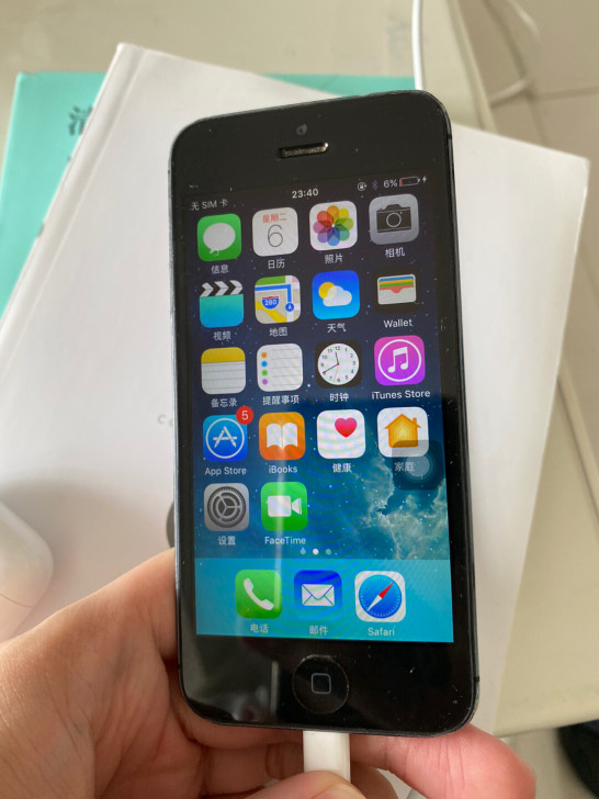 iPhone5手机,闲置在家里。使用痕迹如...