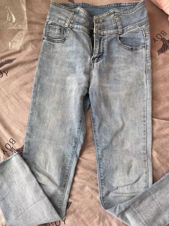 紧身牛仔裤s码，很漂亮的天蓝色