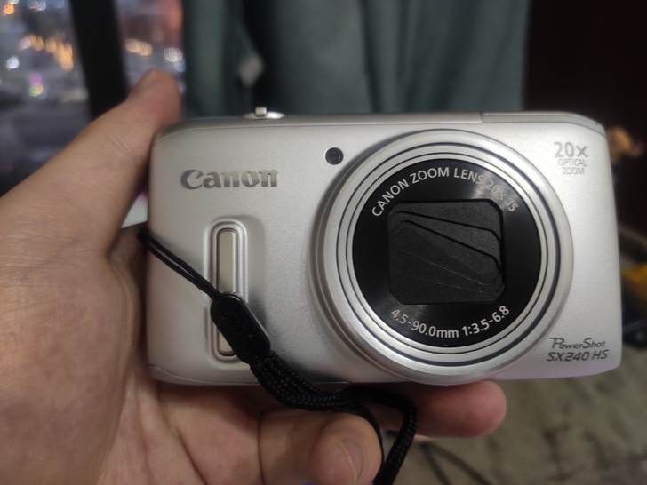 银色佳能sx240hs