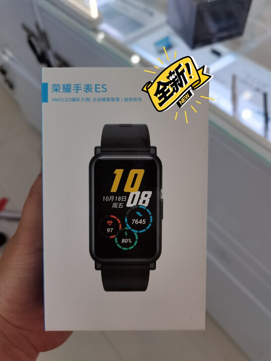 全新荣耀ES智能手表，支持NFC，有喜欢的...