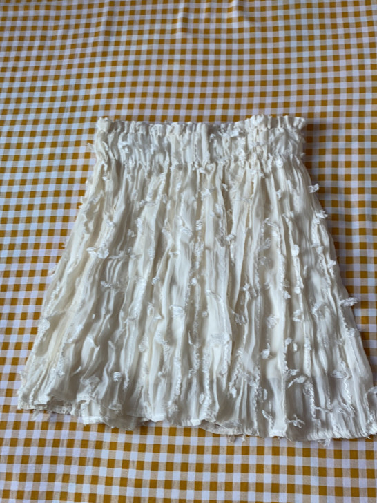 白色短裙 几乎没穿过 转手原因 :不喜欢了