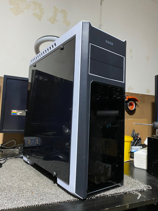 先马机箱 空机箱带5个发光风扇