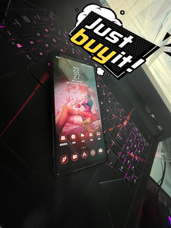 rog2游戏手机 玩游戏很丝滑，UI非常富...