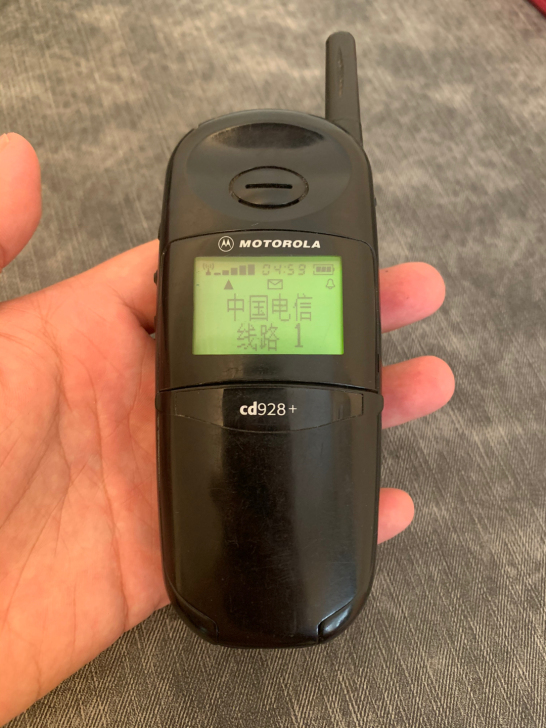 摩托罗拉cd928+经典古董下翻盖手机