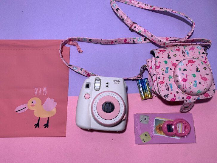 富士拍立得mini8白粉特别版，相机外观9...