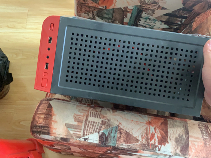 闲置机箱一个。芜湖自取。外地邮费自理。