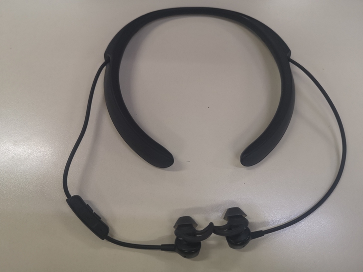 自用的BOSE QC30有虚接。偶尔能开机...