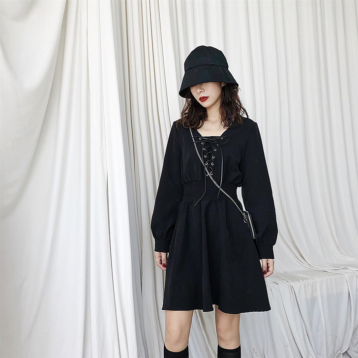 气质系带V领黑色连衣裙2020春装季新款高...