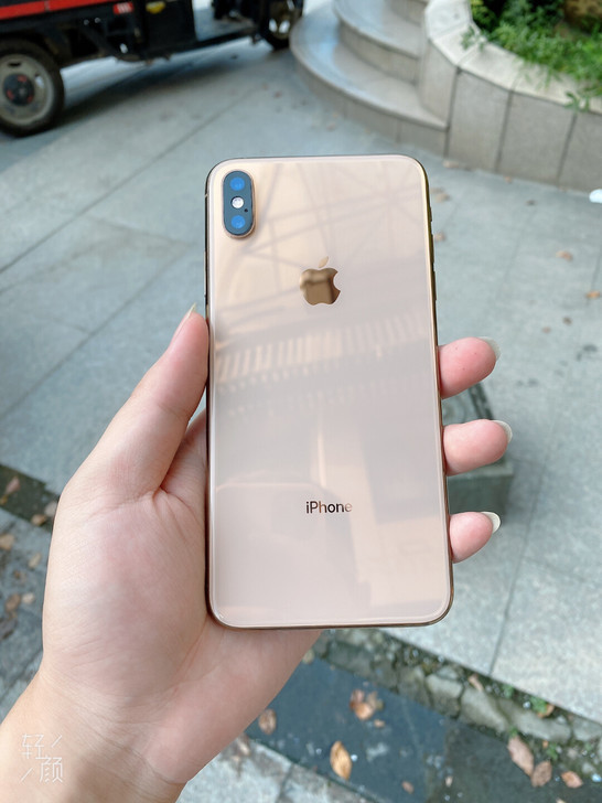 女生自用苹果iPhoneXs max国行2...