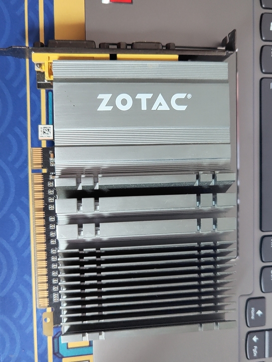 索泰冰铠士 GT610 1G显存显卡 亮机...