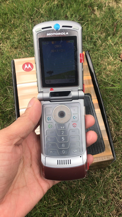 摩托罗拉V3XX翻盖手机 经典怀旧手机