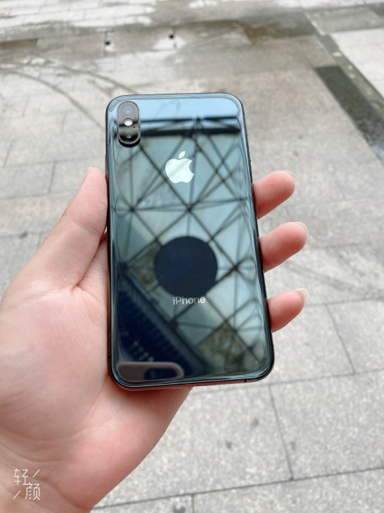 女生自用苹果iPhoneXs 英版无锁二网...