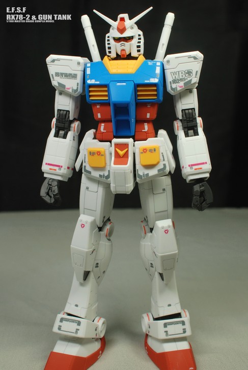 夏普联名rx78-2展示，和夏普手机捆绑的...