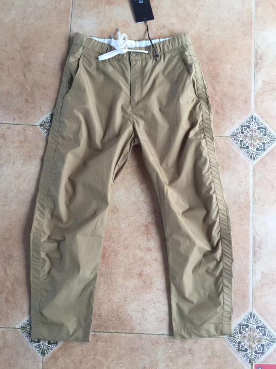 RT品牌 夏款 卡其色略宽松超舒适小直筒高...