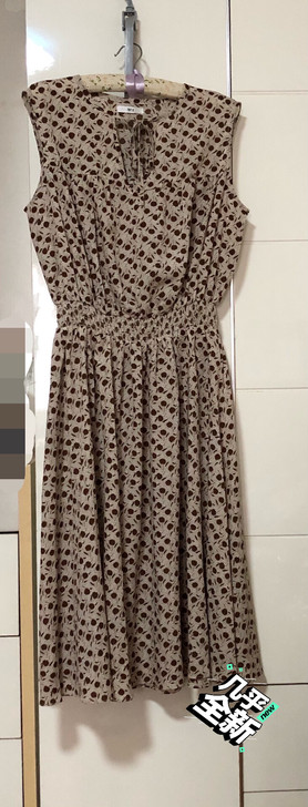 连衣裙，30元/件。图一，图二没有穿过，是...