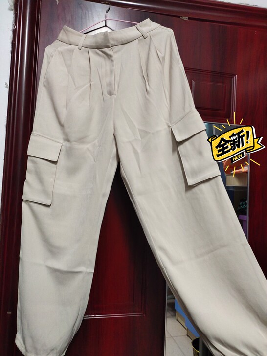 又是一条买大了的裤子，我撑不起。这裤子质量...