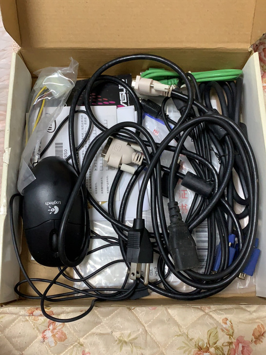 电脑配件电脑配件：一个罗技带线鼠标，IBM...