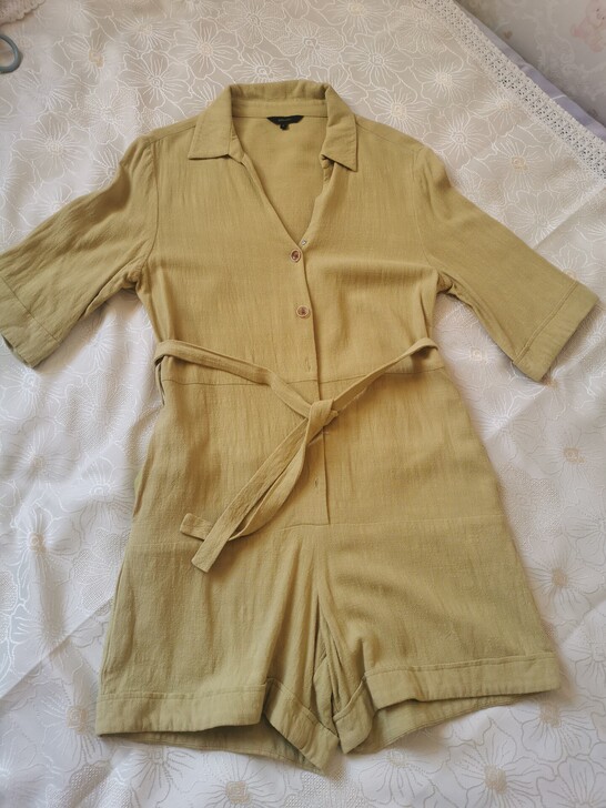 南瓜谷，牛油果绿连体裤，尺码，S。本人16...