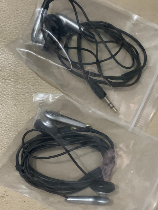 松下耳机,两条一起打包出,声音都是好的,成...