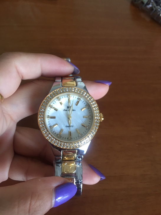 高档气质款水钻女士手表原价588元，店铺搬...