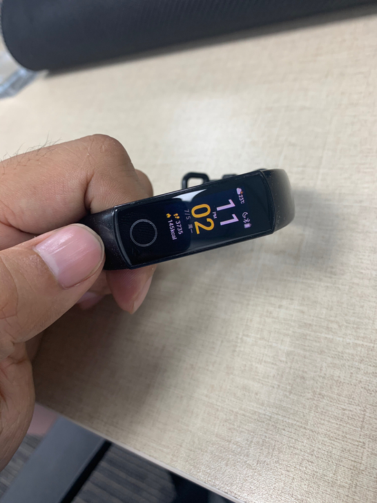 荣耀手环4转让,有充电器,续航13天。使用...