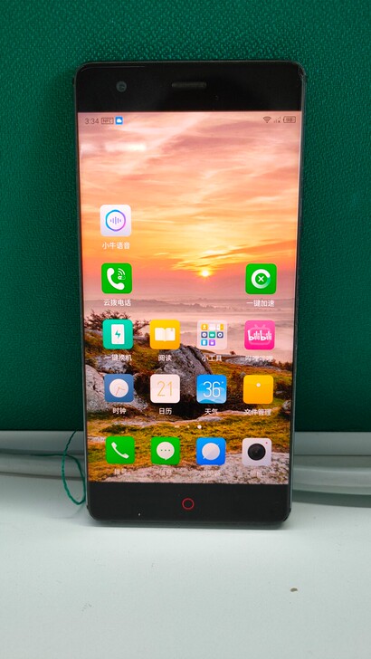 努比亚z17，6+64G的，屏幕轻微划痕，...