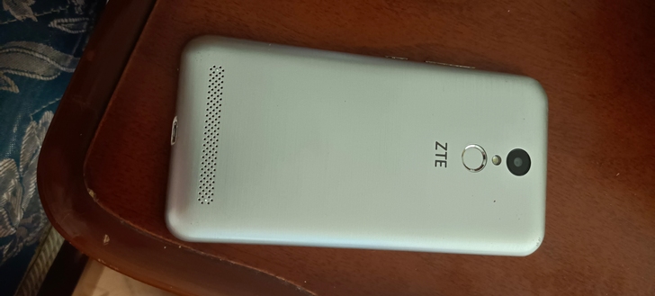 中兴手机7成新