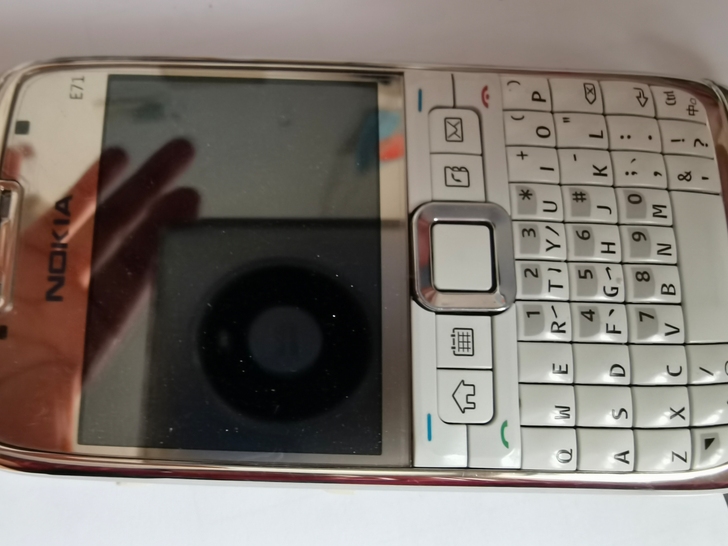 诺基亚E71