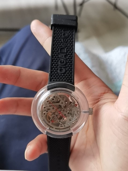 小米机械手表,当时图新鲜买的,带了两三次,