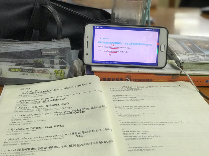 小学语文面试已成功上岸,考试当天书被瓶子打...