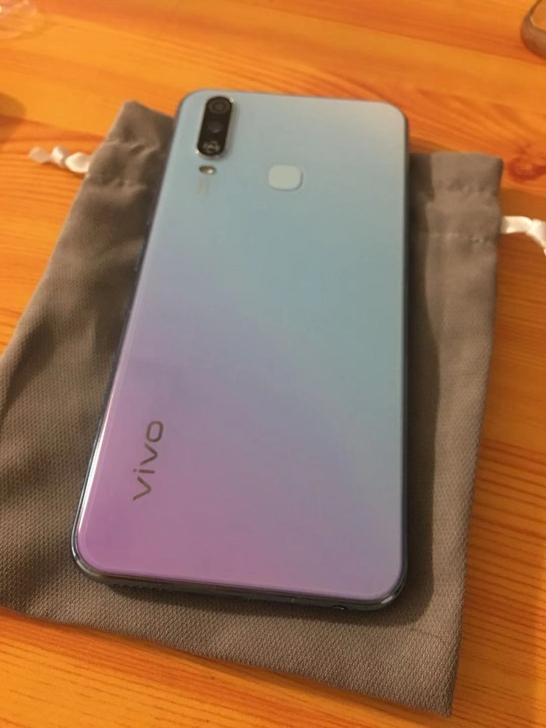 vivo手机，1月28日买的，发票保修卡都...
