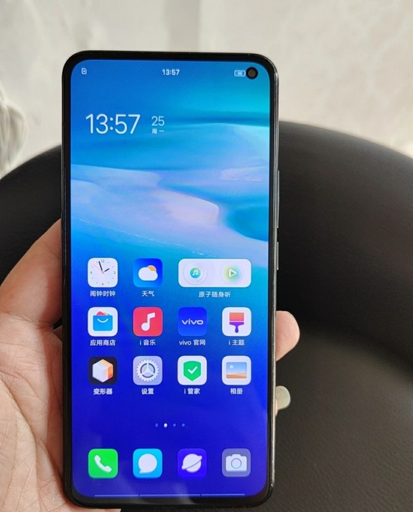 Vivox 30手机配置8+128，外观八...