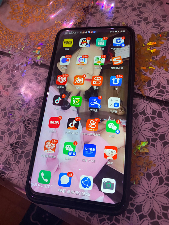 华为畅享10plus6+128g，手机外表...