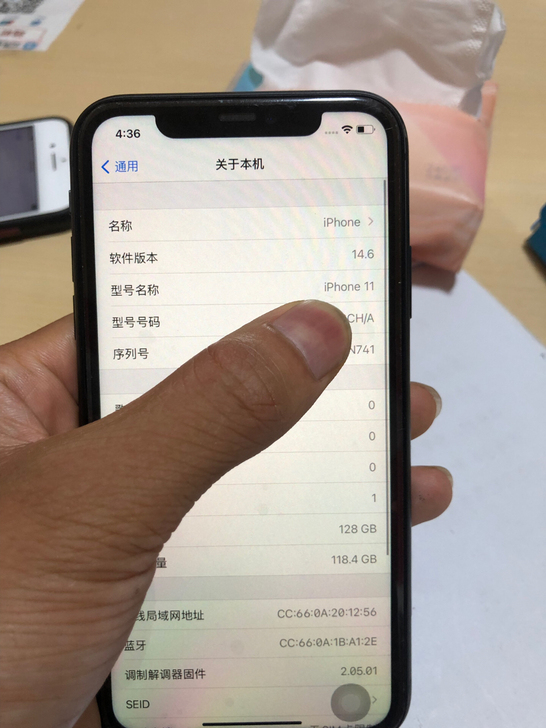 苹果11、国行128g黑色，换过外屏，外观...