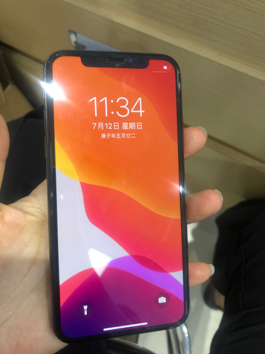 出一台iPhone X，黑色国行64G功能...