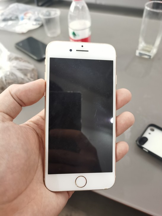 自用IPhone 8 64G国行玫瑰金色,...